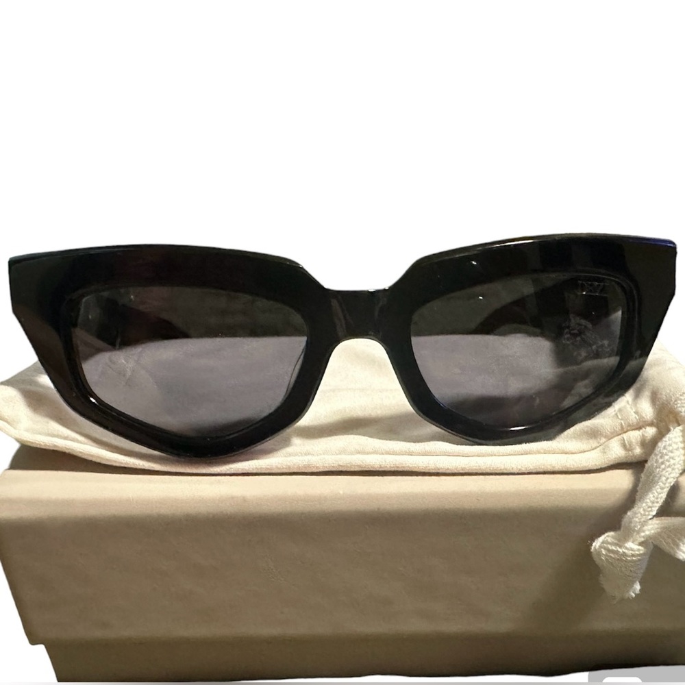 Dezi sunglasses in style on read